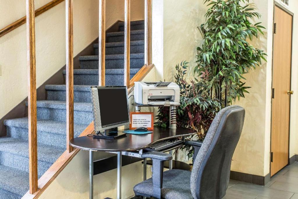 Rodeway Inn Lawton Exteriér fotografie